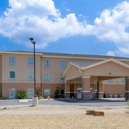 Quality Inn & Suites Carlsbad Caverns Area Exterior foto