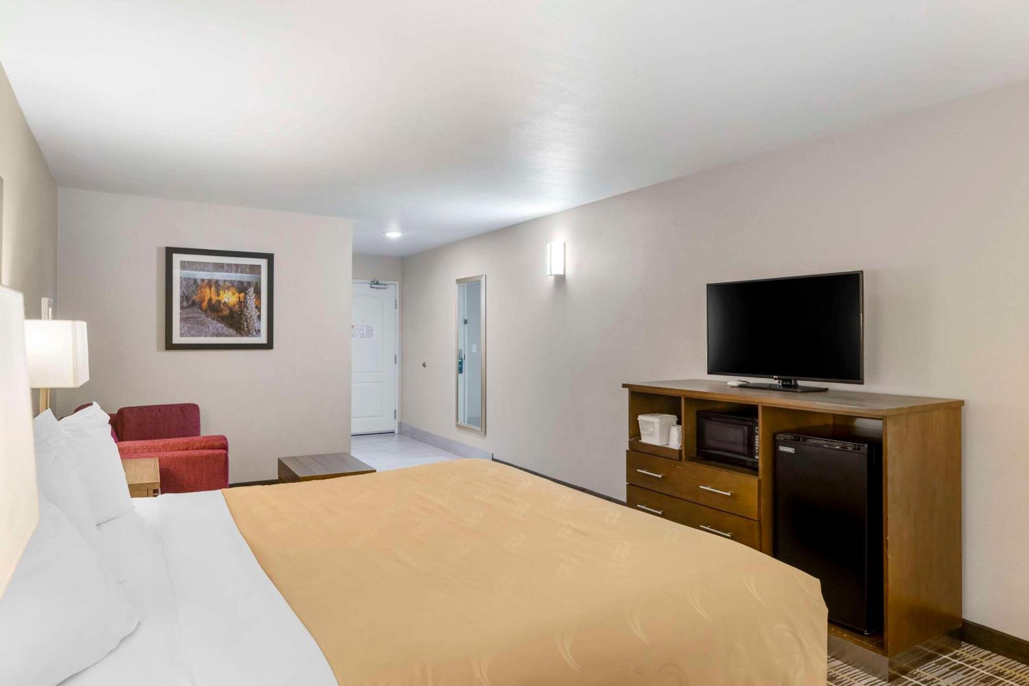 Quality Inn & Suites Carlsbad Caverns Area Exterior foto