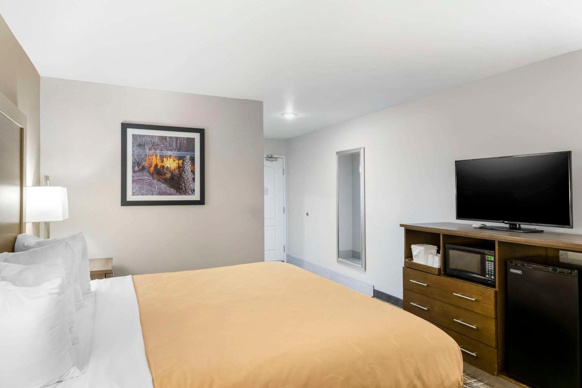 Quality Inn & Suites Carlsbad Caverns Area Exterior foto