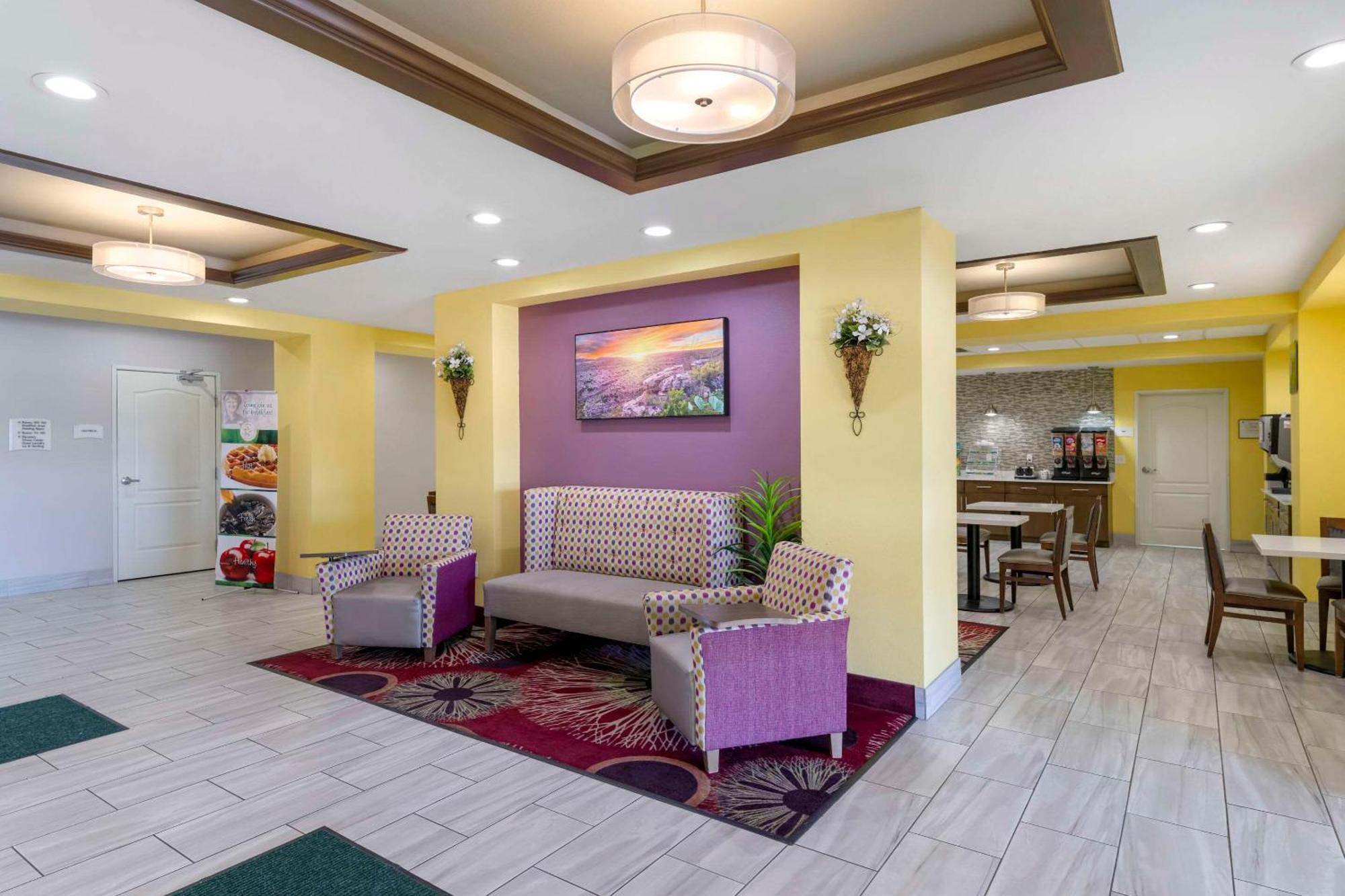 Quality Inn & Suites Carlsbad Caverns Area Exterior foto