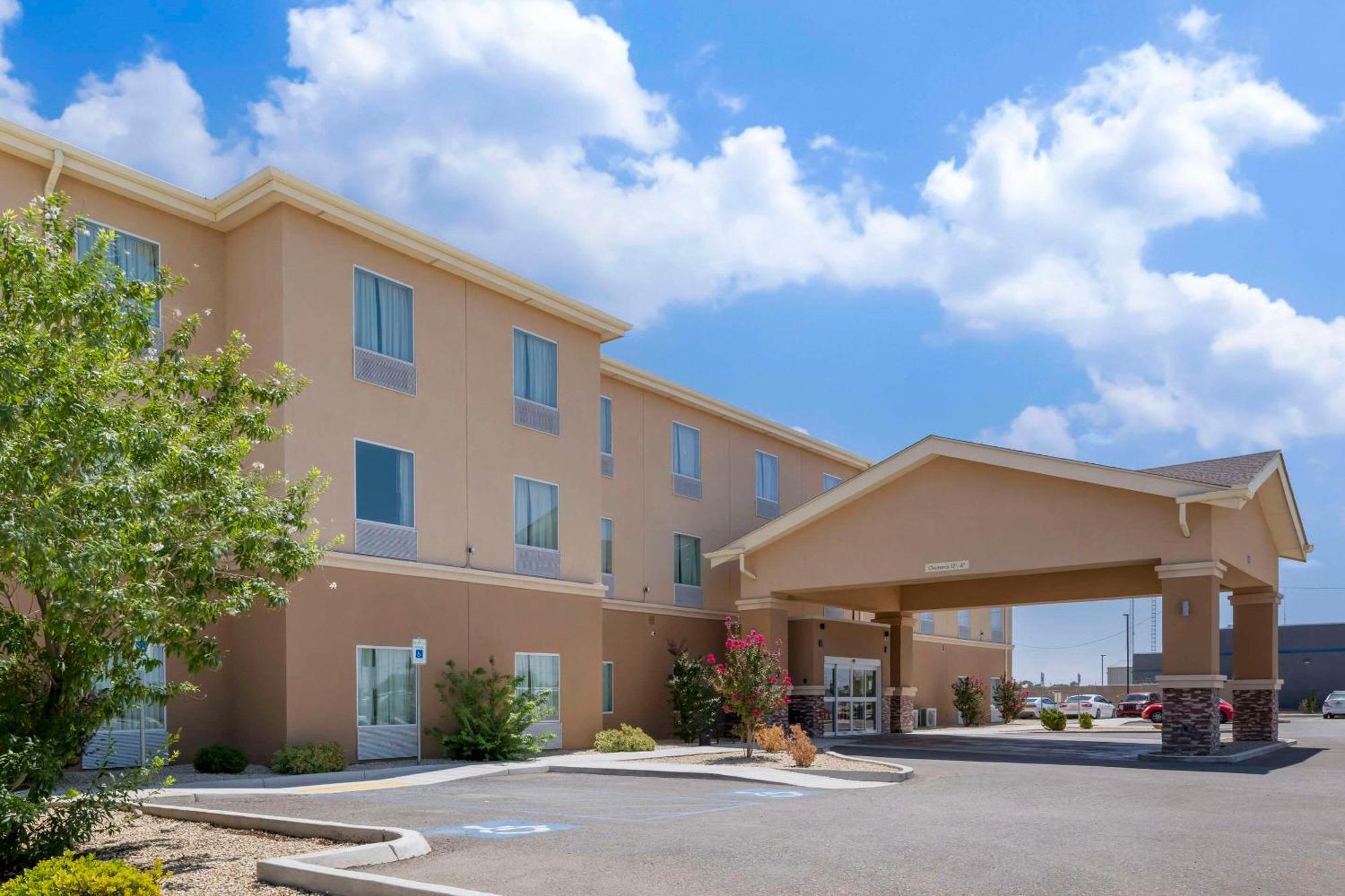 Quality Inn & Suites Carlsbad Caverns Area Exterior foto